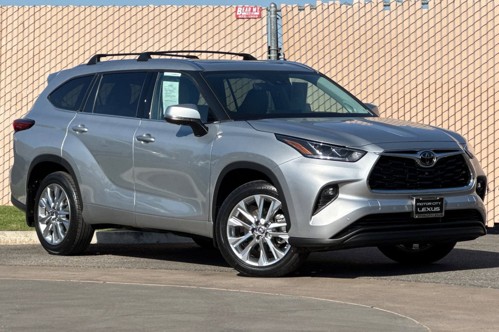 Used 2023 Toyota Highlander Limited FWD video 2