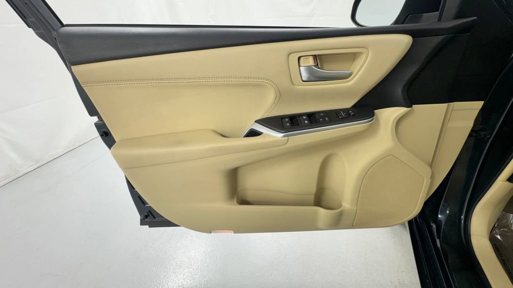 Used 2015 Toyota Camry XLE w/ Convenience Package FWD image 16