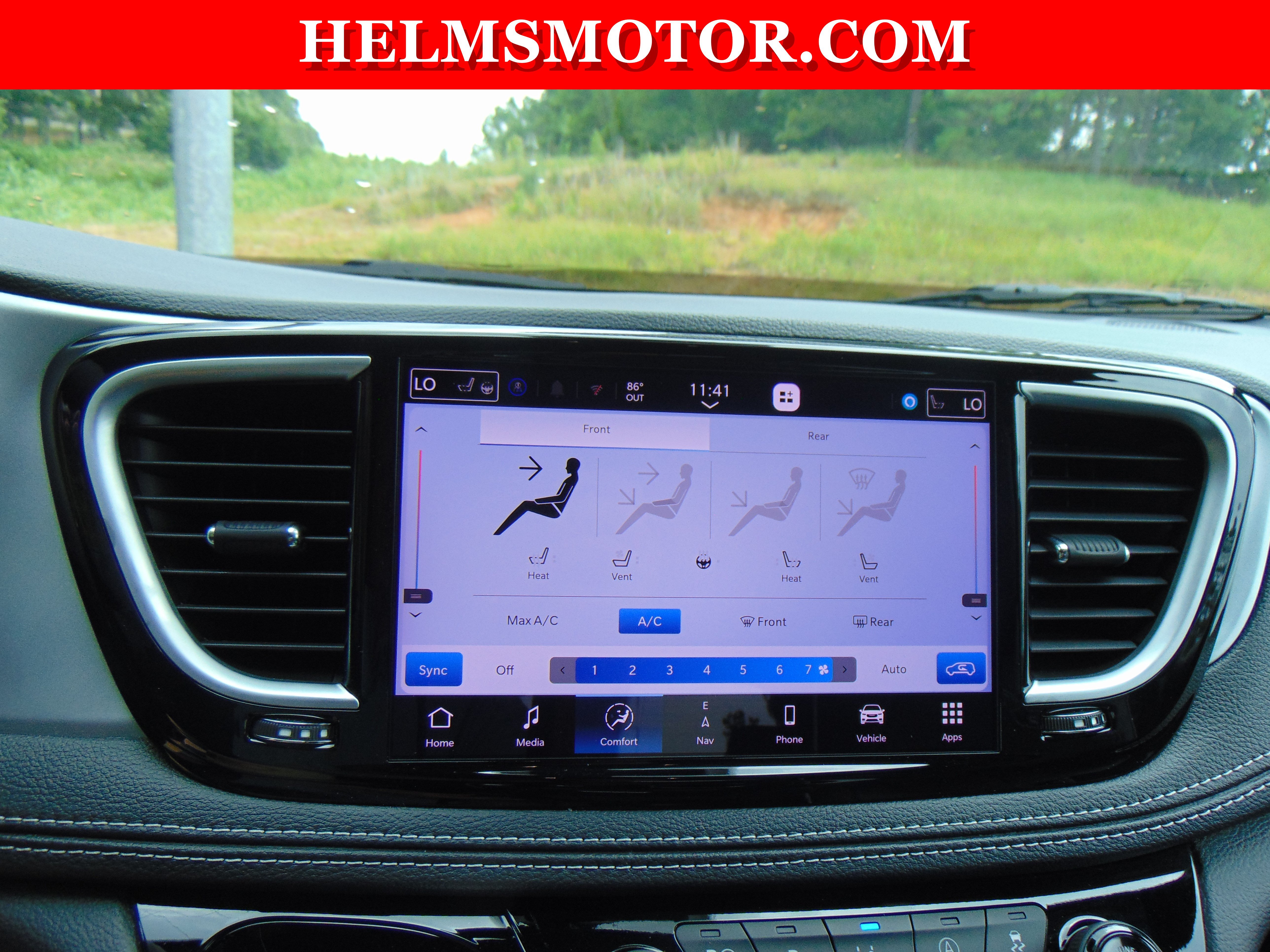 Certified 2025 Chrysler Pacifica Limited FWD image 26