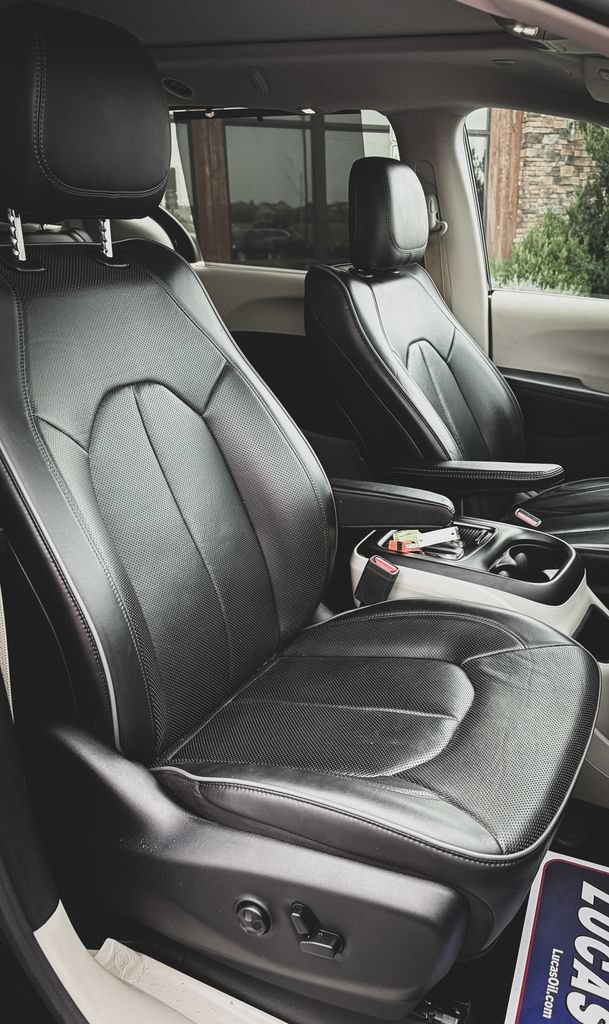 Used 2019 Chrysler Pacifica Limited w/ Advanced Safetytec Group FWD image 26