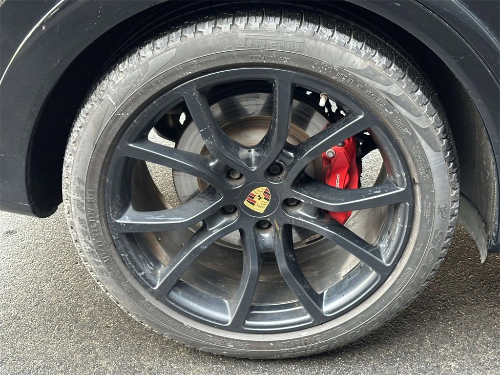 Used 2022 Porsche Cayenne GTS image 9