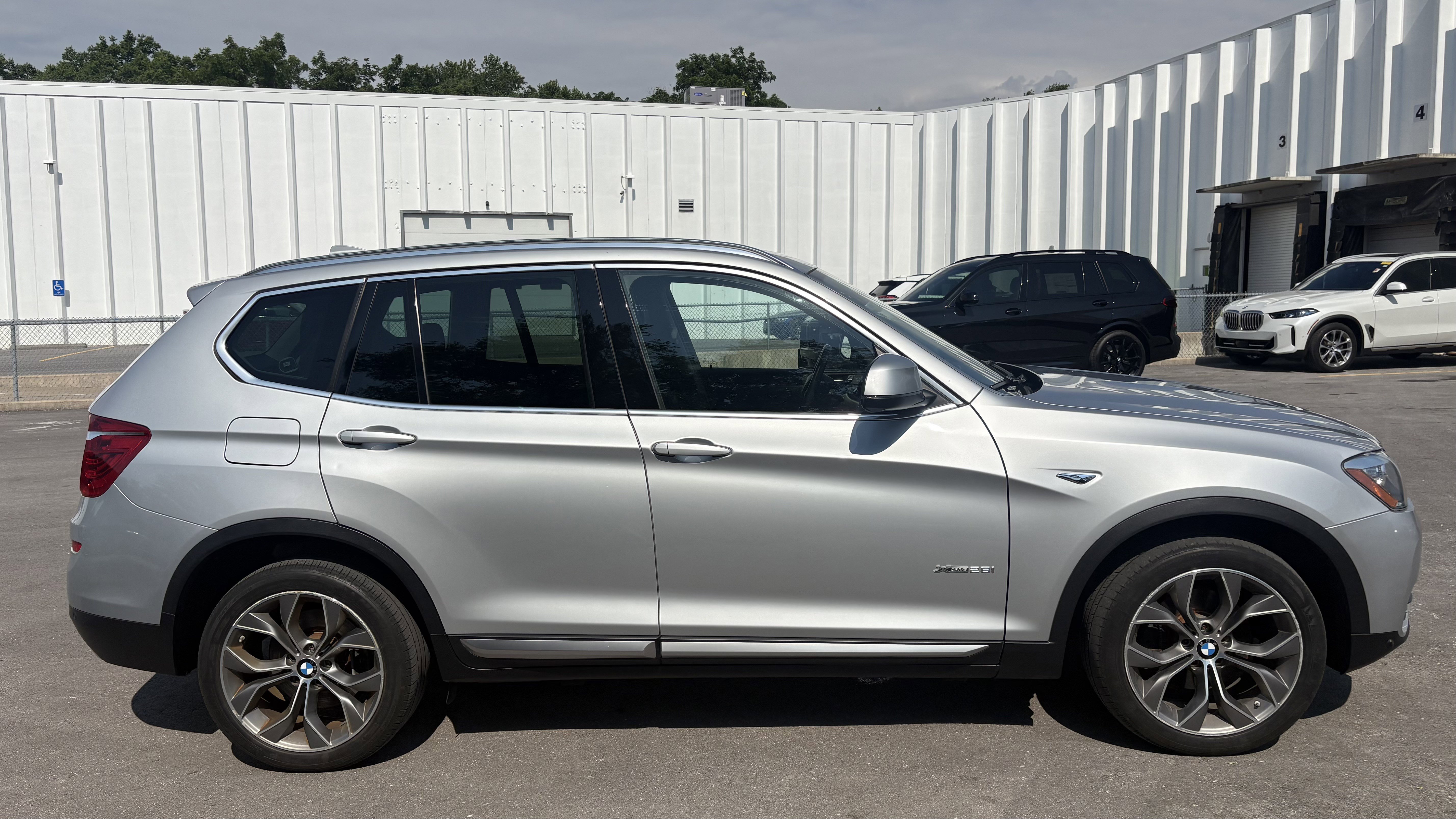 Used 2017 BMW X3 xDrive28i AWD/4WD image 11
