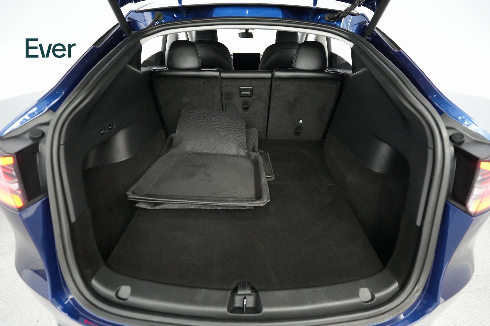 Used 2022 Tesla Model Y Long Range image 23