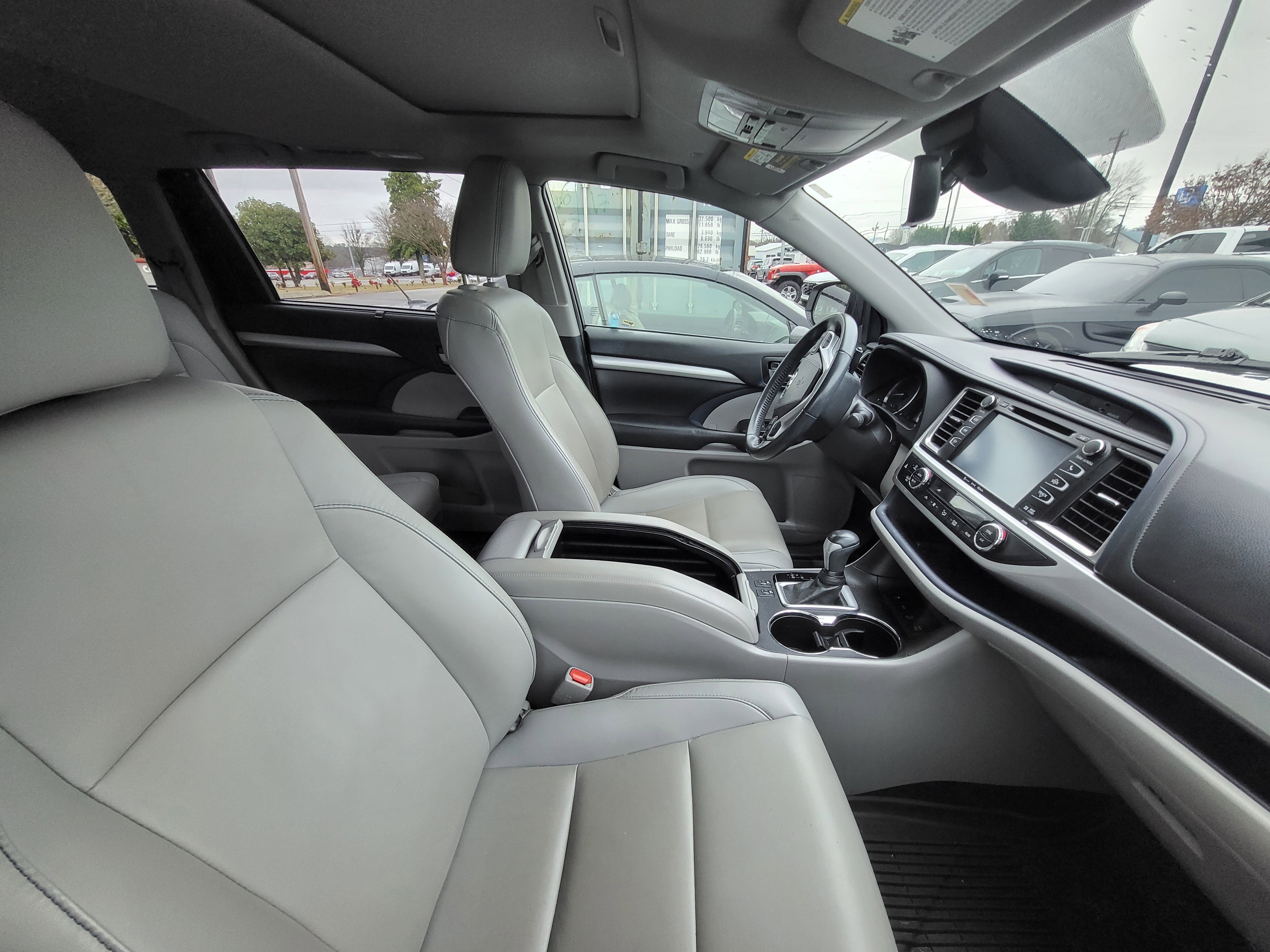 Used 2019 Toyota Highlander XLE image 8