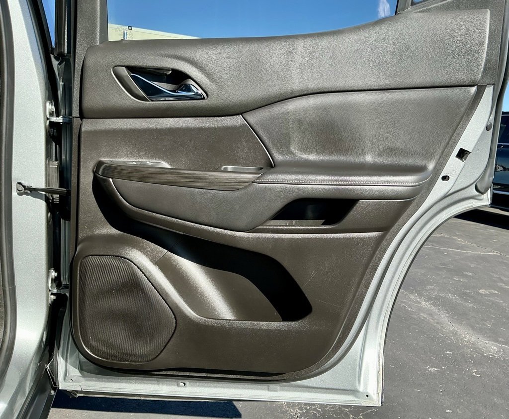 Used 2023 GMC Acadia SLT w/ Technology Package image 22