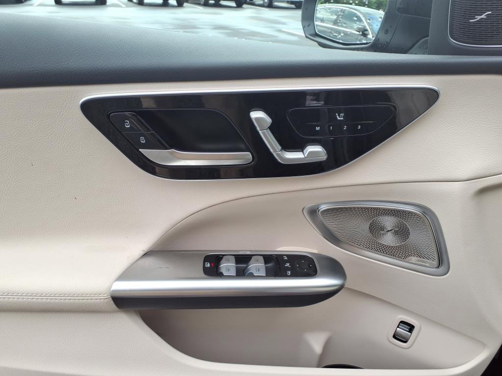 New 2025 Mercedes-Benz C 300 4MATIC Sedan image 12