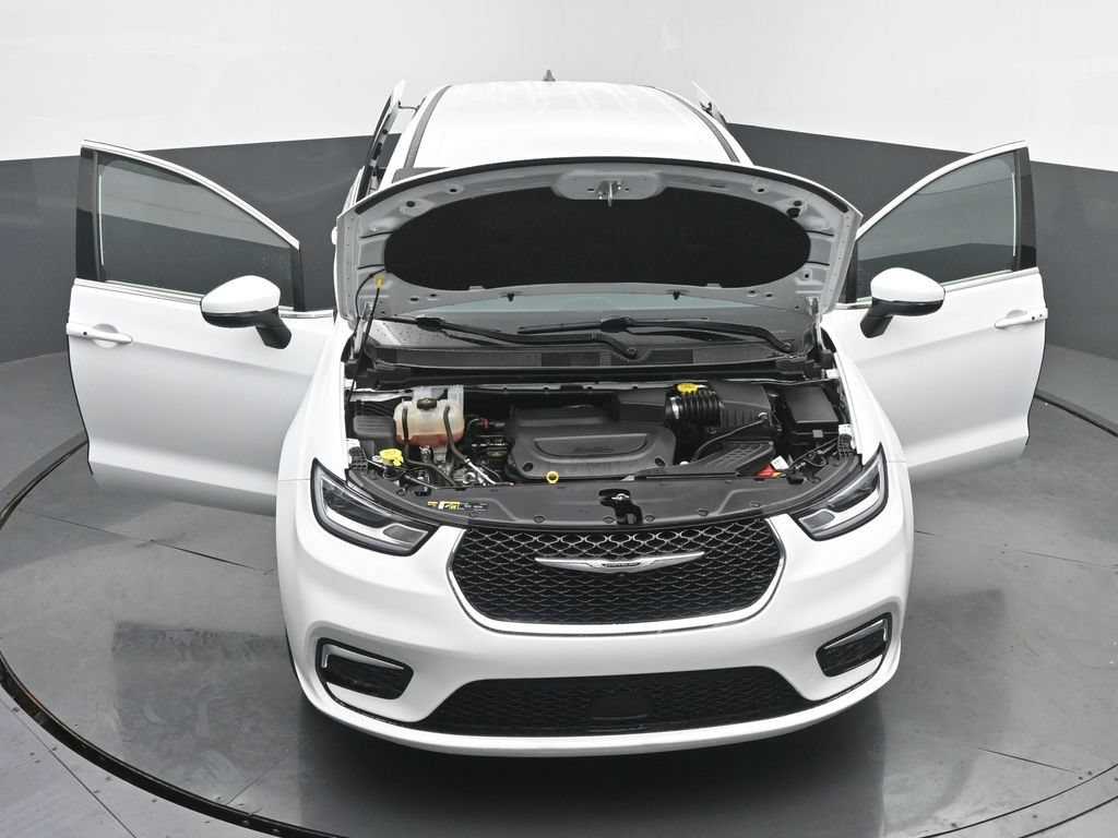 Used 2023 Chrysler Pacifica Touring-L AWD/4WD image 74