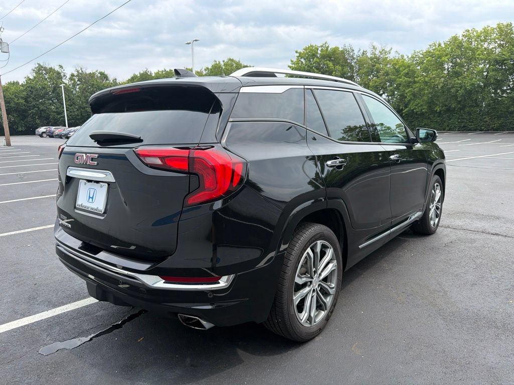 Used 2020 GMC Terrain Denali w/ Denali Premium Package FWD image 5