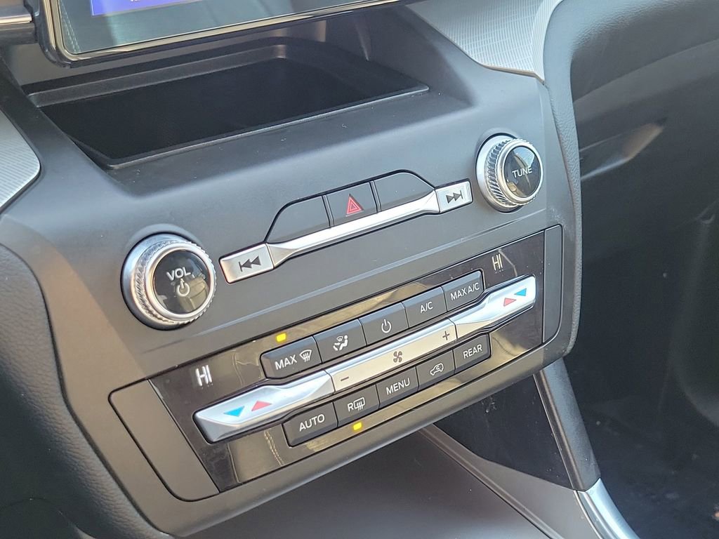 Used 2020 Ford Explorer XLT w/ Equipment Group 202A image 18