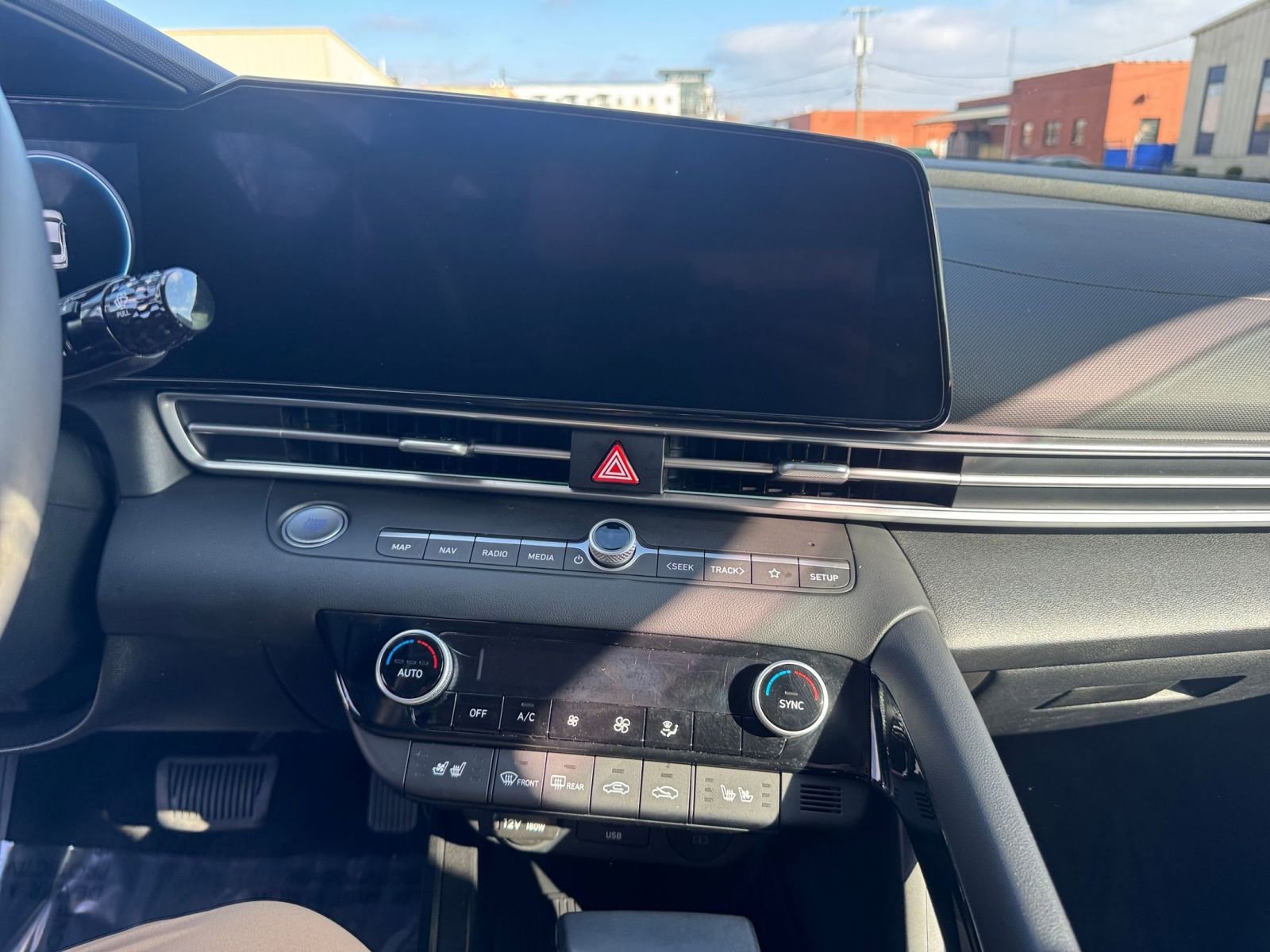 Used 2025 Hyundai Elantra Limited image 17