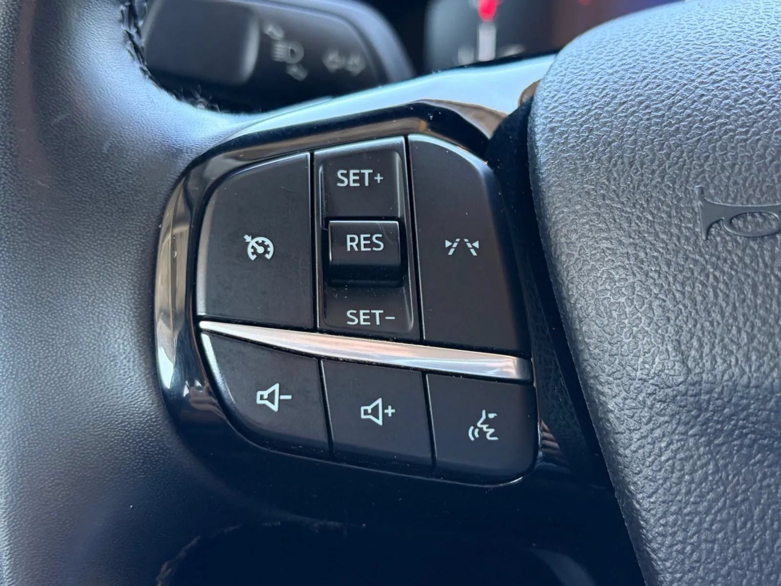 Used 2023 Ford Escape Active AWD/4WD image 30