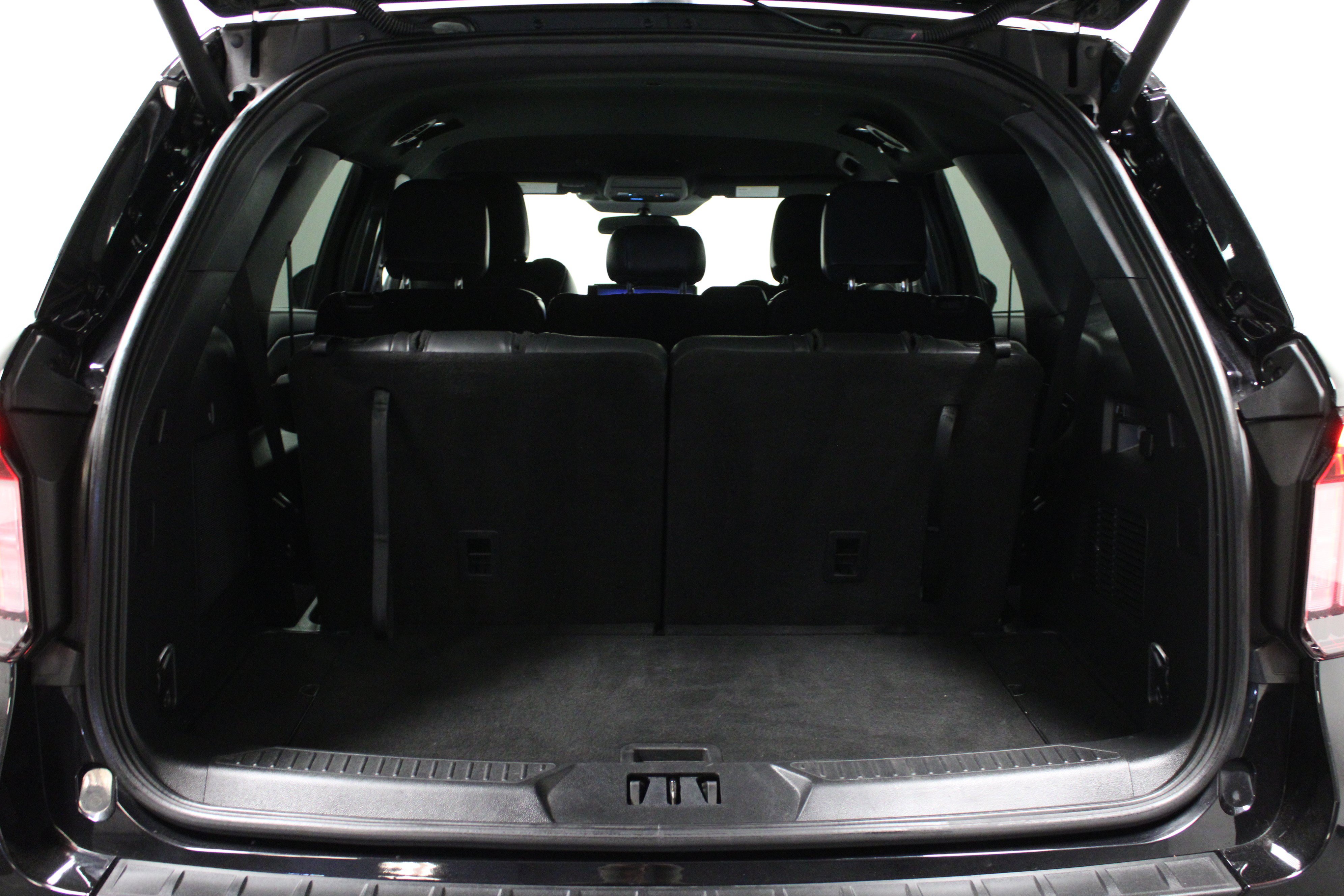 Used 2025 Ford Explorer ST-Line w/ ST-Line Street Pack AWD/4WD image 15