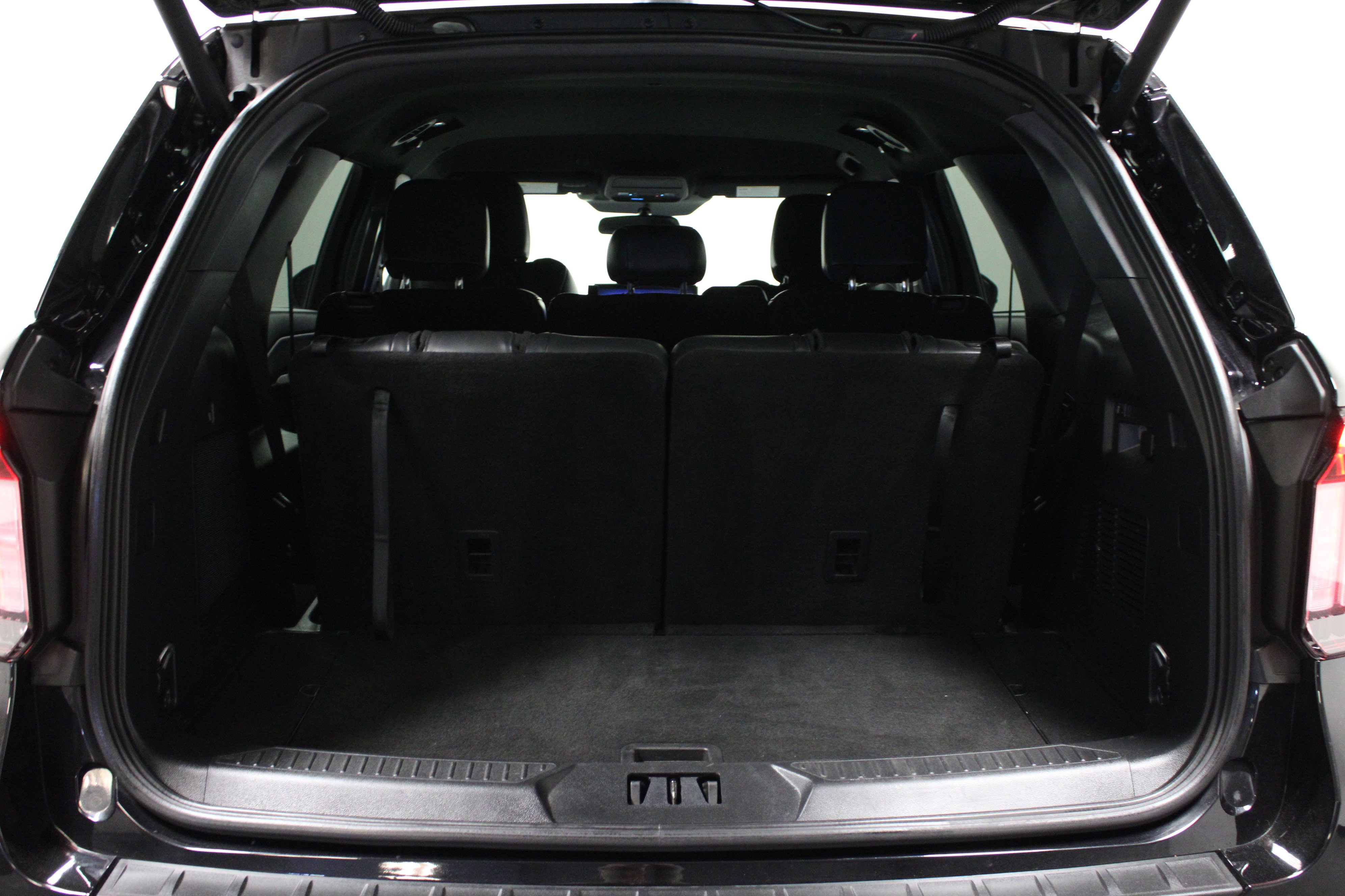 Used 2025 Ford Explorer ST-Line w/ ST-Line Street Pack AWD/4WD image 15