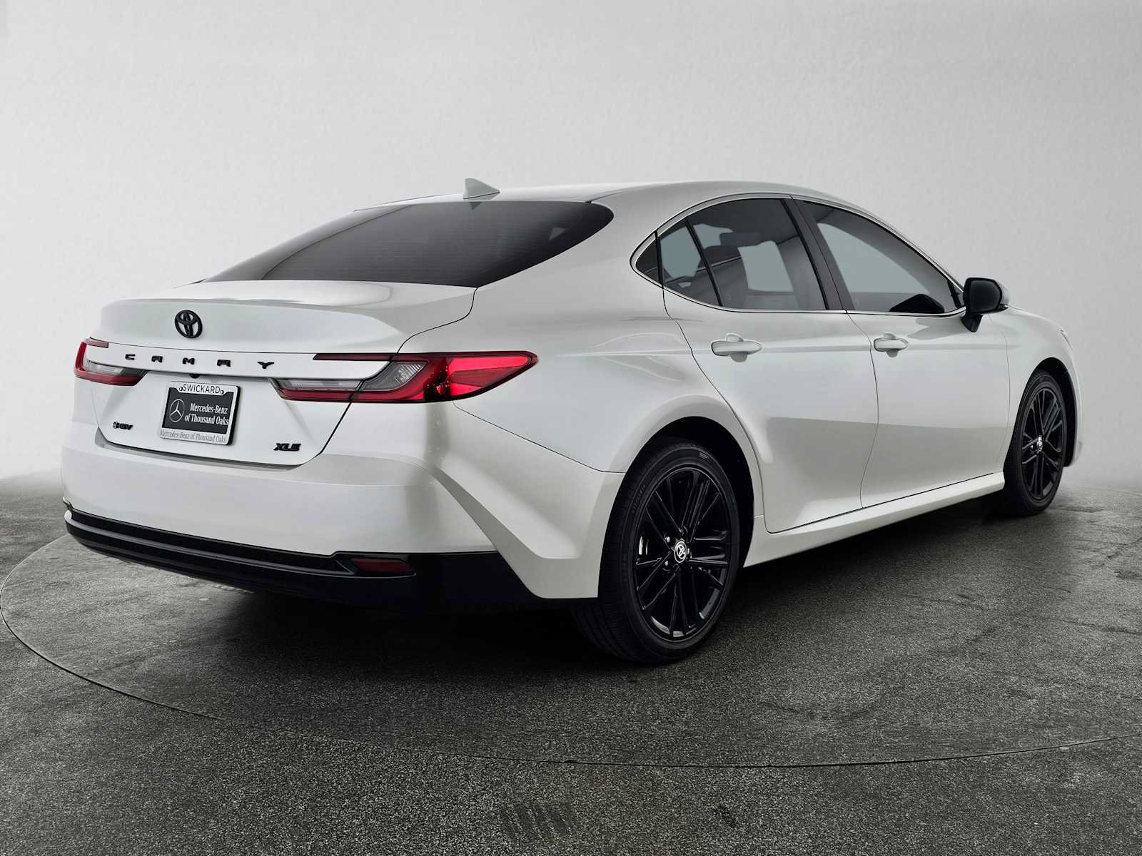 Used 2026 Toyota Camry XLE FWD image 3