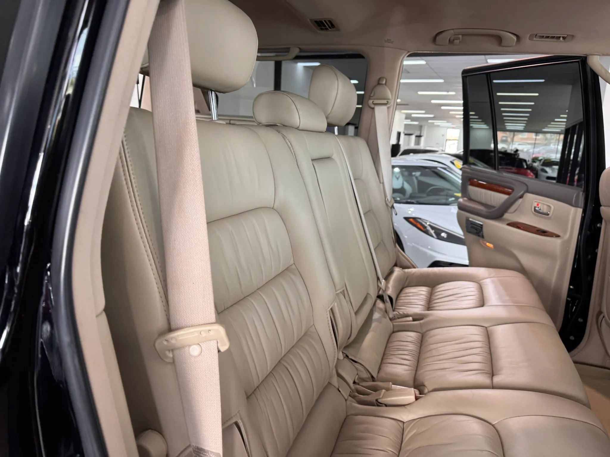 Used 2004 Lexus LX 470 4WD image 16