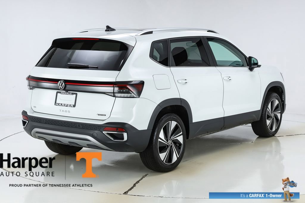 Used 2025 Volkswagen Taos SE w/ Panoramic Sunroof Package AWD/4WD image 9