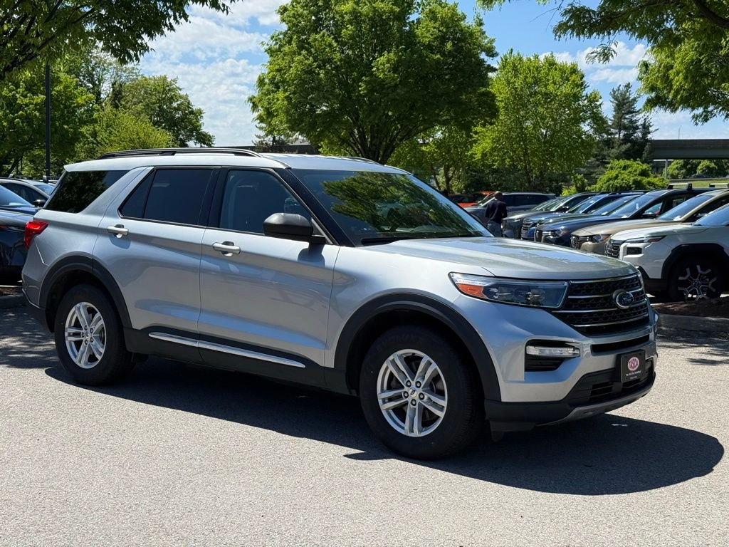 Certified 2022 Ford Explorer XLT w/ Equipment Group 202A AWD/4WD image 4