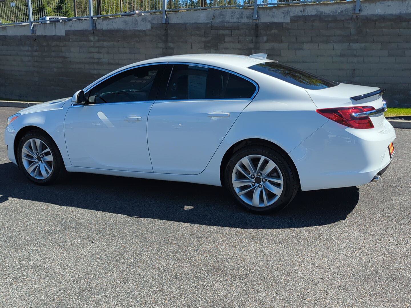 Used 2017 Buick Regal AWD image 4