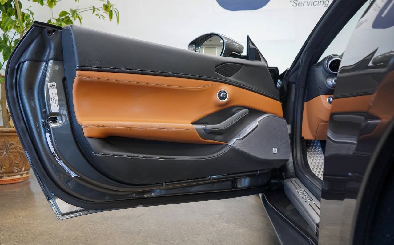 Used 2019 Ferrari Portofino RWD image 66
