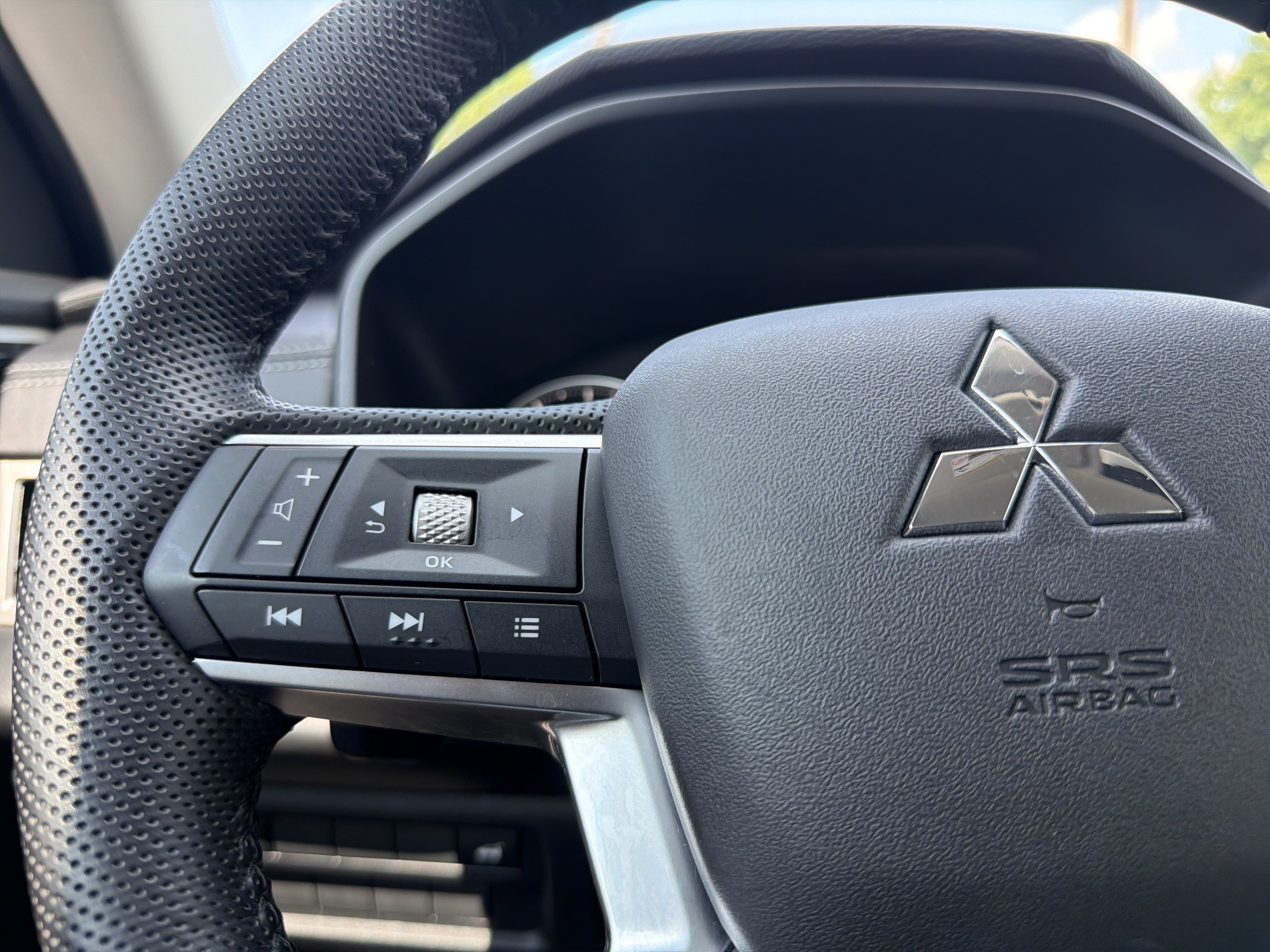Used 2023 Mitsubishi Outlander SE FWD image 10