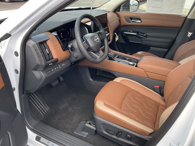 New 2026 Nissan Pathfinder Platinum w/ Accent Package image 9