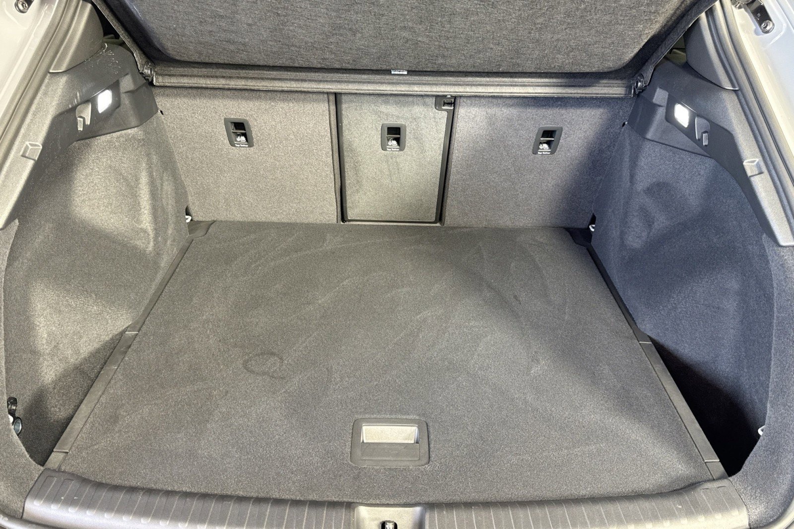 Used 2025 Audi Q4 e-tron Premium Plus w/ Premium Plus image 25