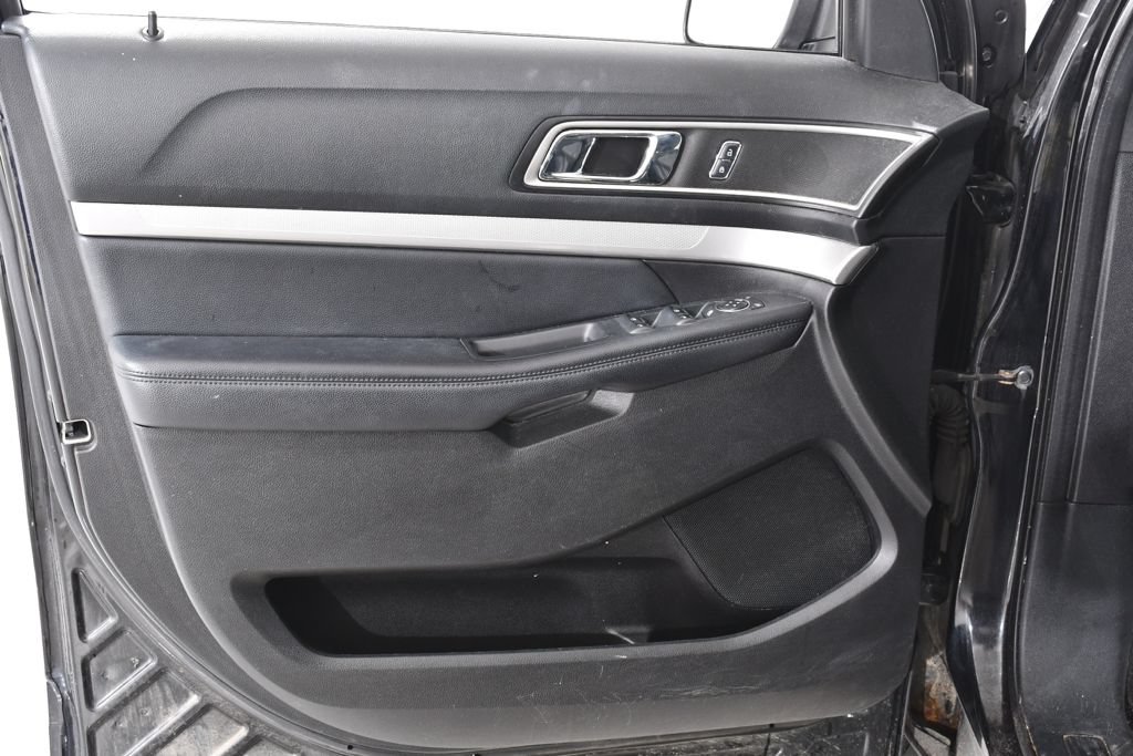 Used 2017 Ford Explorer XLT AWD/4WD image 26