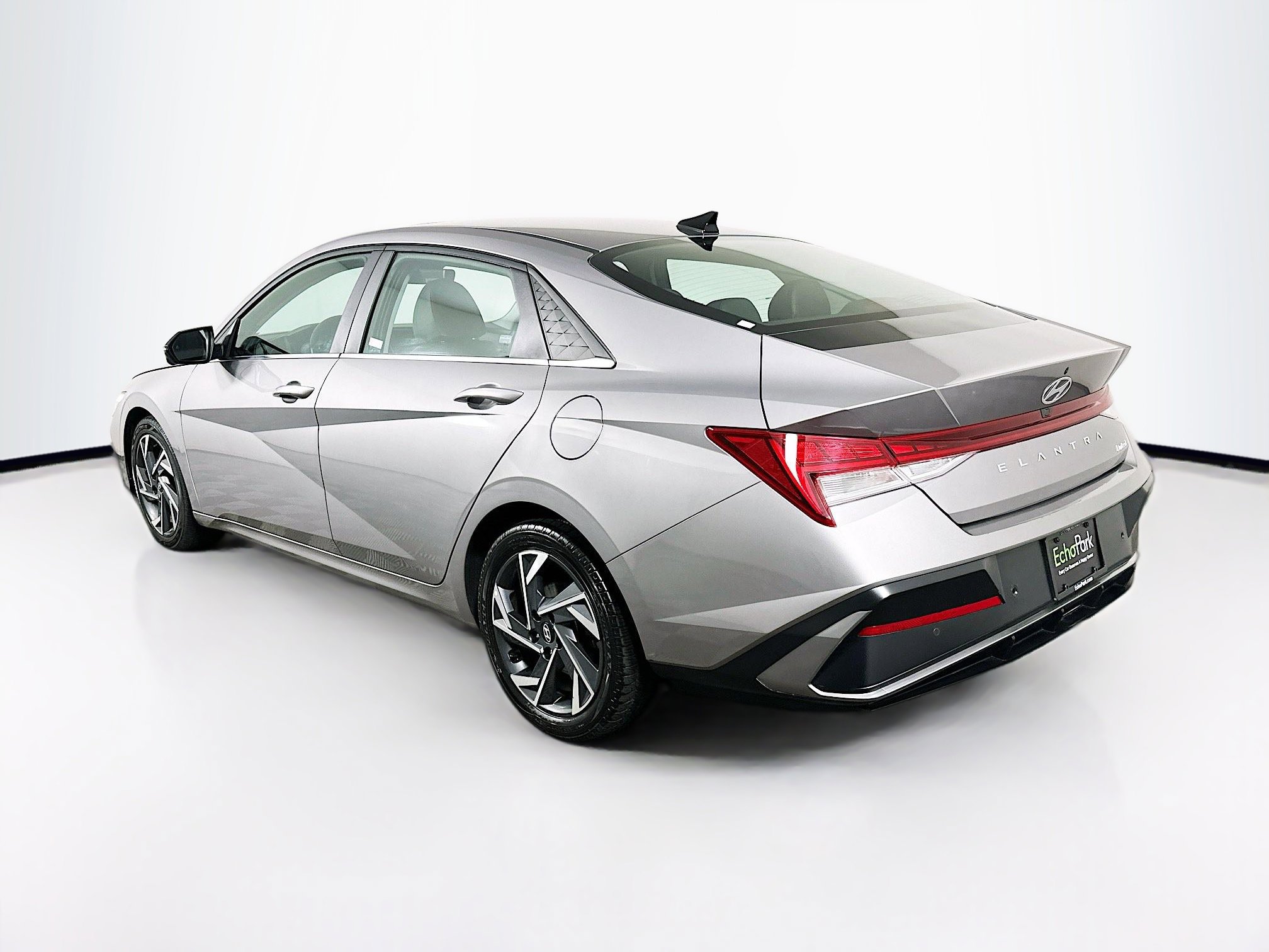 Used 2024 Hyundai Elantra Limited FWD image 5