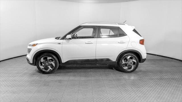 Used 2025 Hyundai Venue SEL FWD image 3