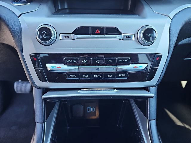 Used 2022 Ford Explorer XLT image 29