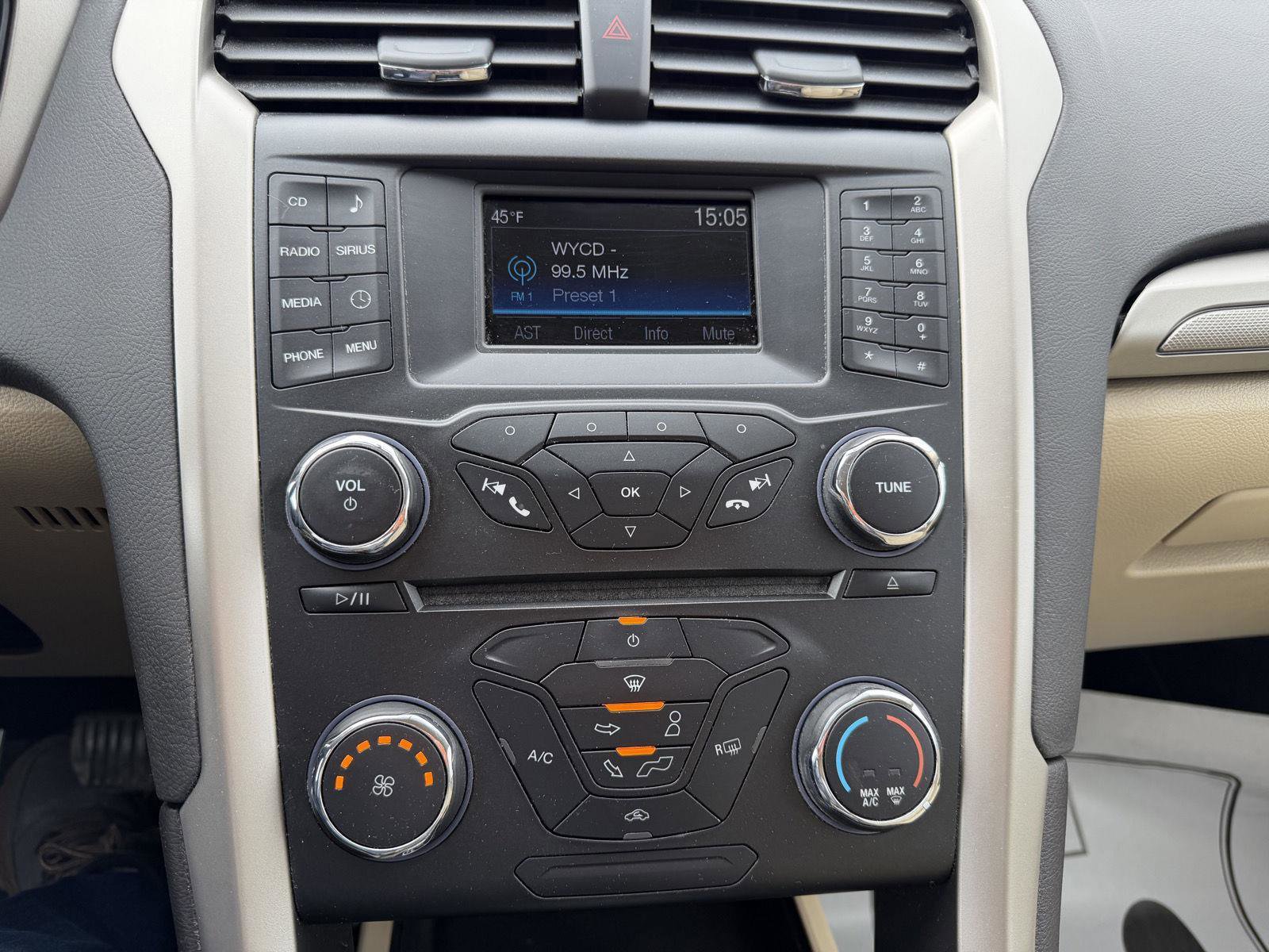 Used 2015 Ford Fusion SE image 14