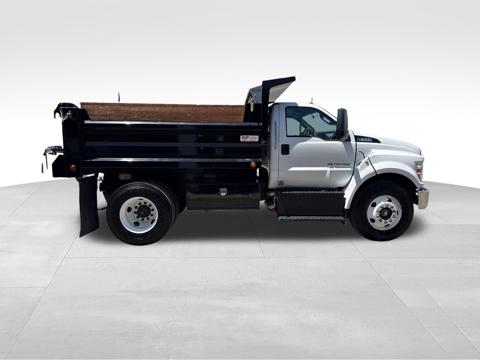 Used 2023 Ford F650 2WD Regular Cab Super Duty image 6