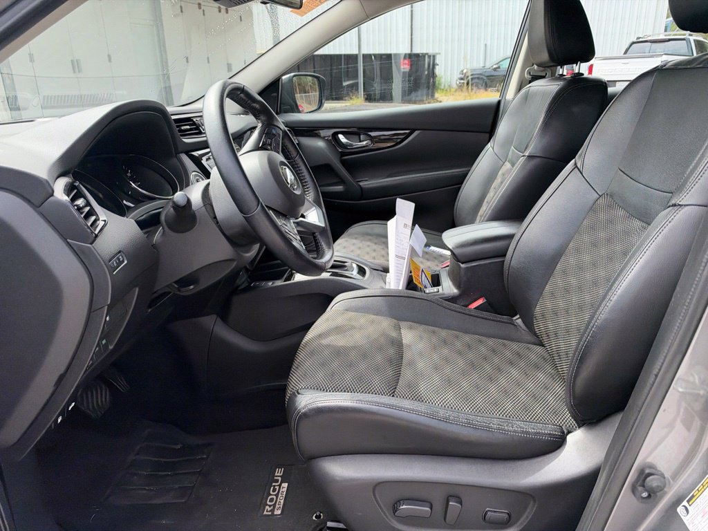 Used 2021 Nissan Rogue Sport SV w/ Technology Package AWD/4WD image 4