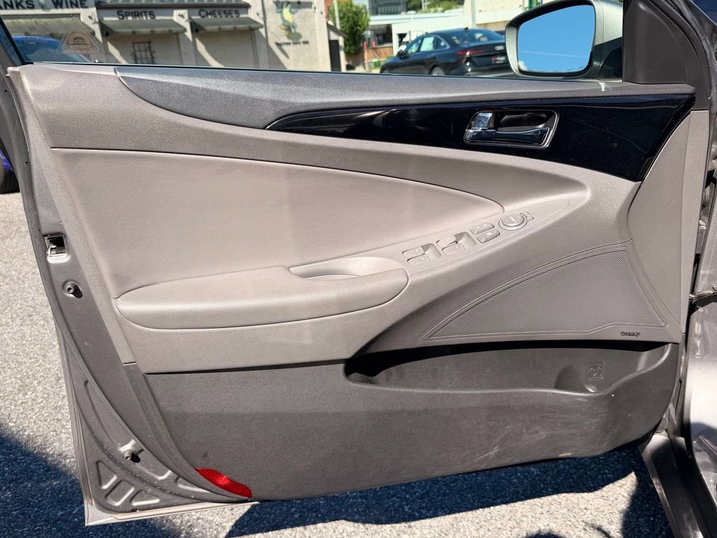 Used 2013 Hyundai Sonata Limited w/ Premium Pkg FWD image 12