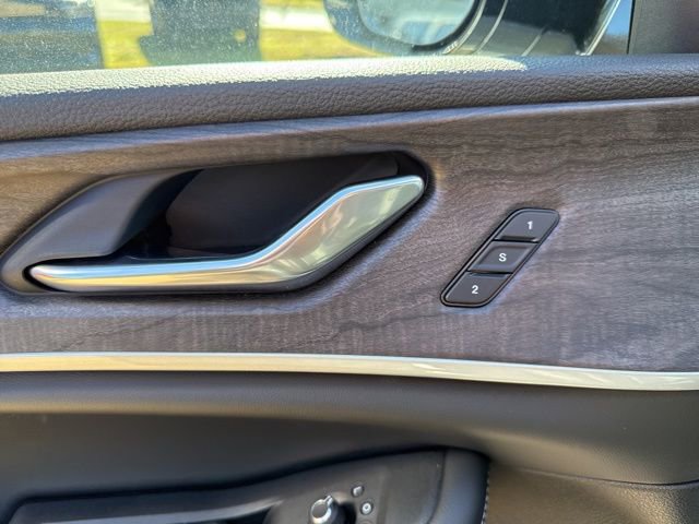 New 2025 Jeep Grand Cherokee Limited w/ Luxury Tech Group II AWD/4WD image 32