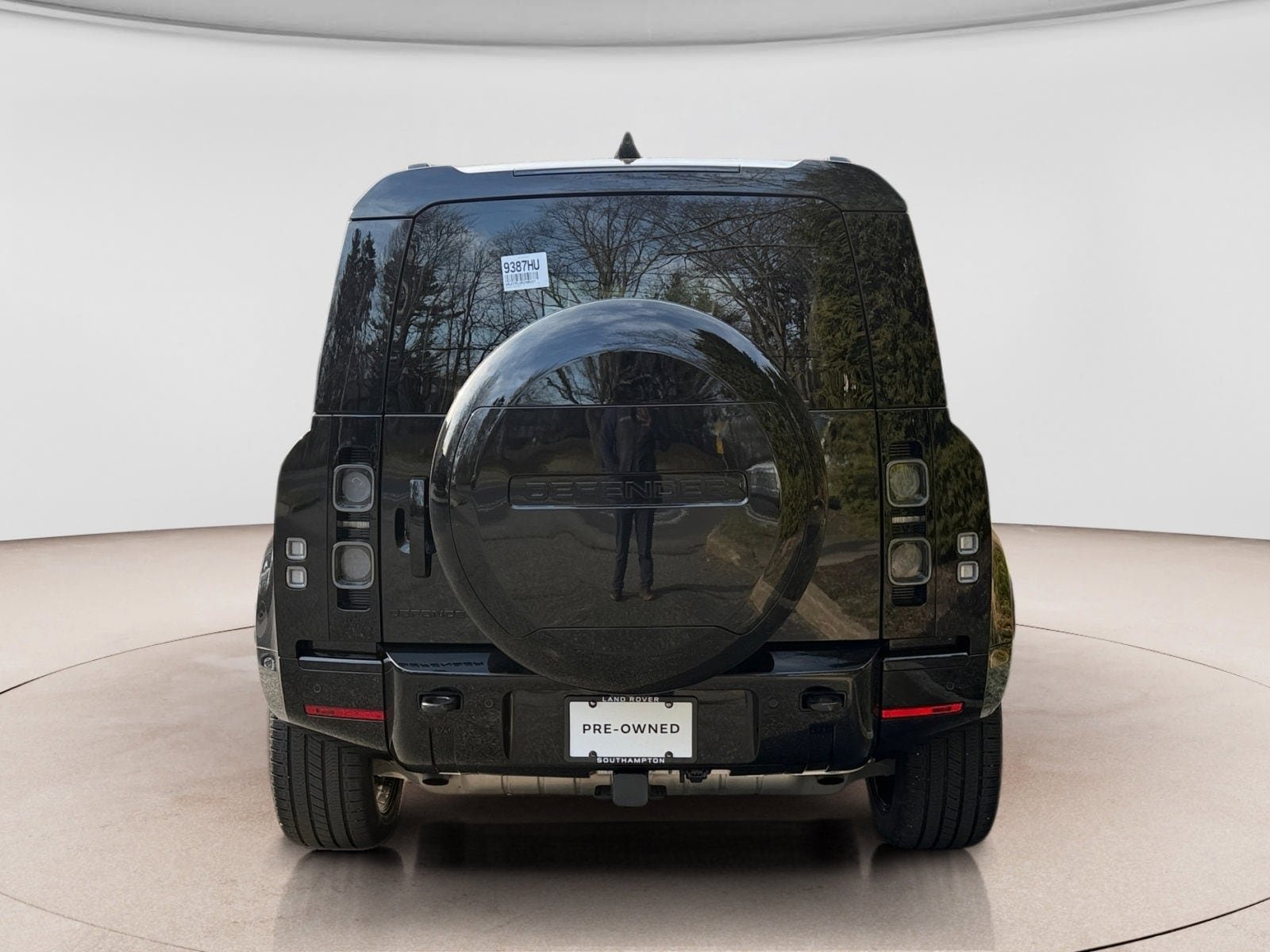 Certified 2024 Land Rover Defender 110 X AWD/4WD image 4