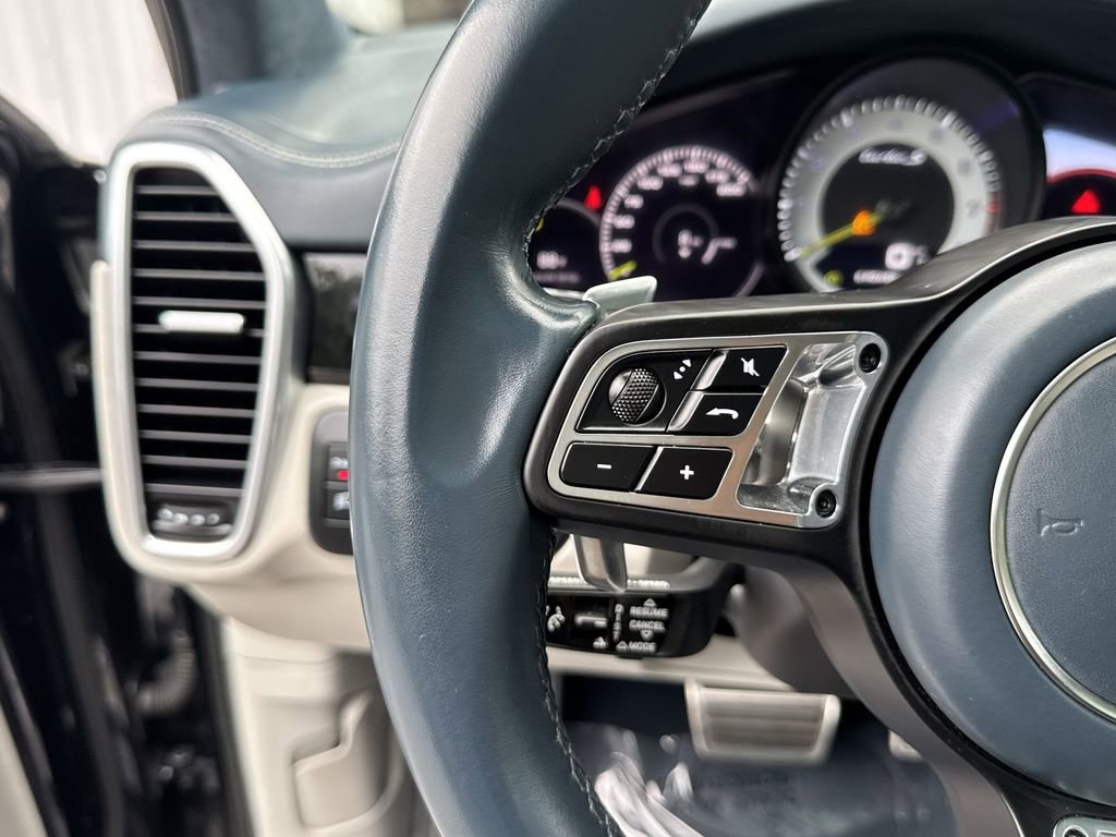 Used 2023 Porsche Cayenne Turbo S AWD/4WD image 17