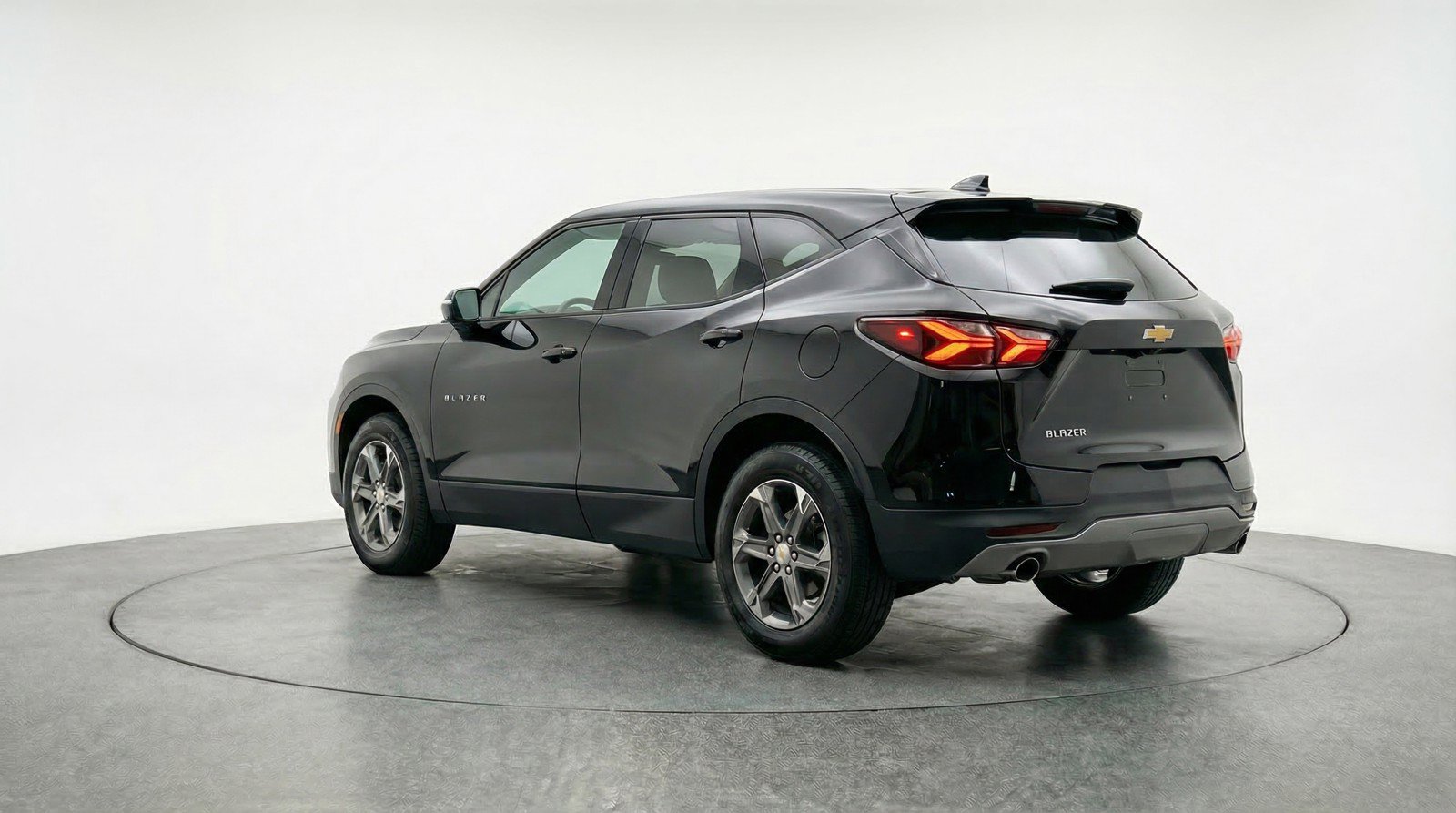 Used 2025 Chevrolet Blazer LT FWD image 6