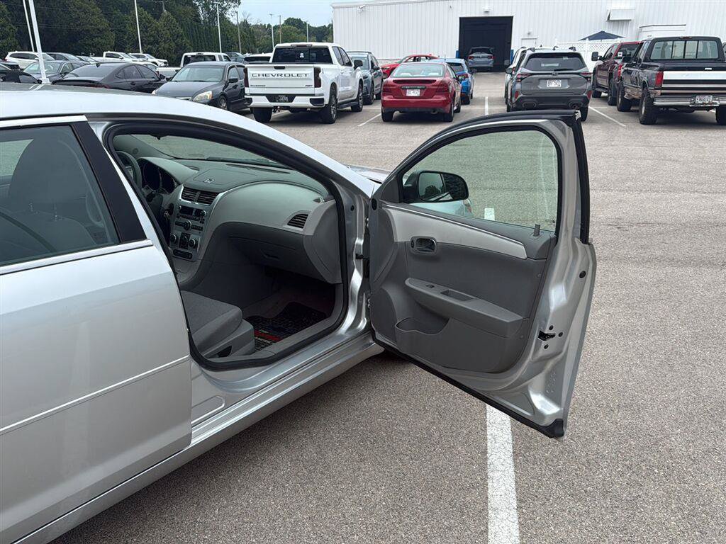 Used 2010 Chevrolet Malibu LS FWD image 16