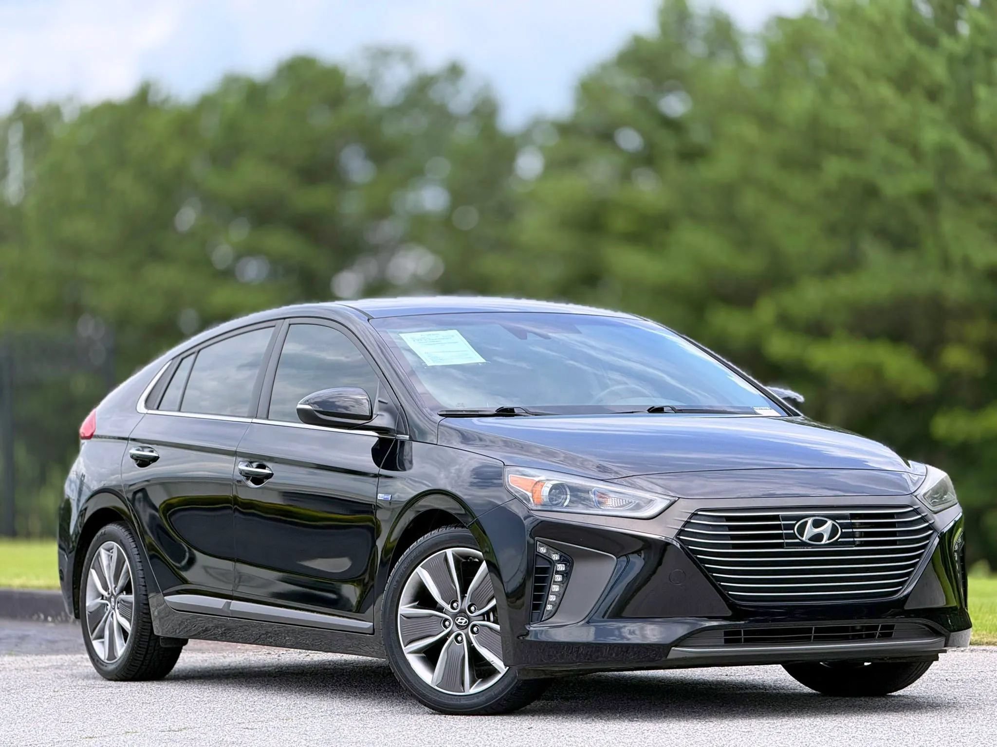 Used 2019 Hyundai Ioniq Limited w/ Ultimate Package 02 FWD image 5