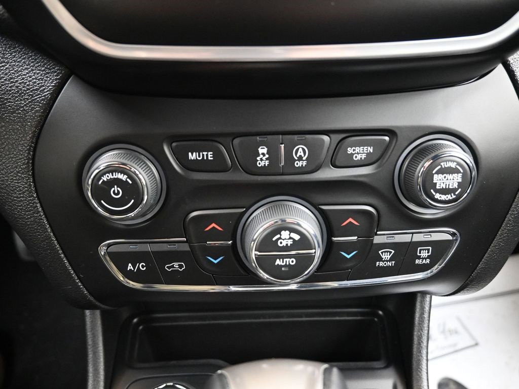 Used 2021 Jeep Cherokee Latitude Lux 80th Anniv w/ Quick Order Package 26U 80TH image 33