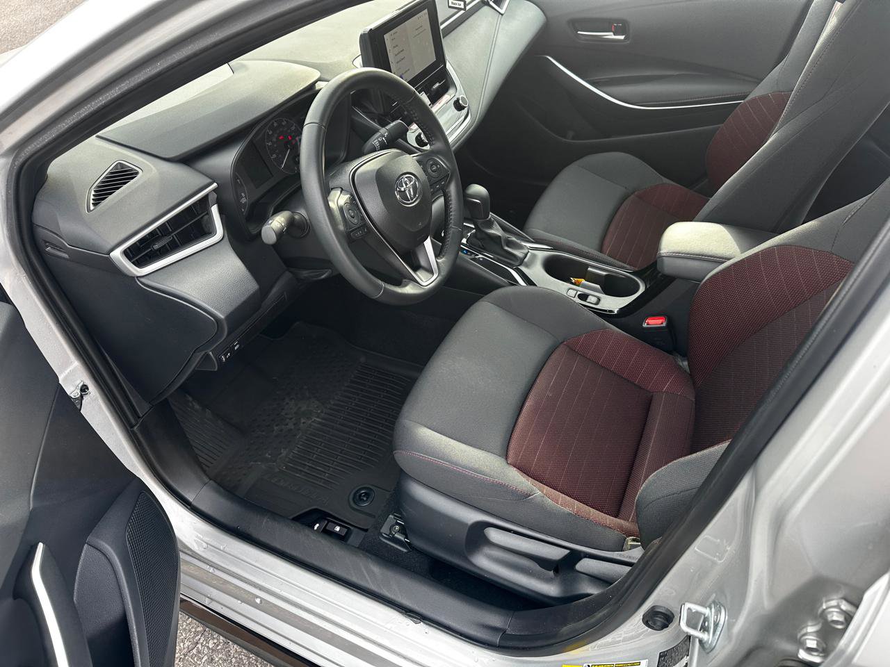 Used 2025 Toyota Corolla SE w/ Convenience Package image 9