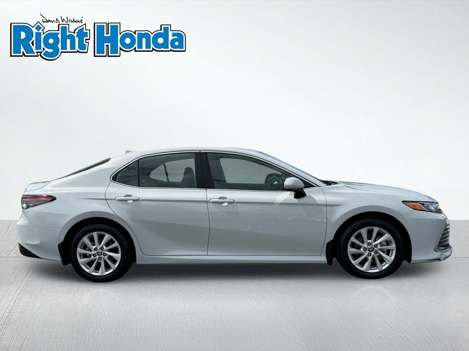 Used 2024 Toyota Camry LE FWD image 9