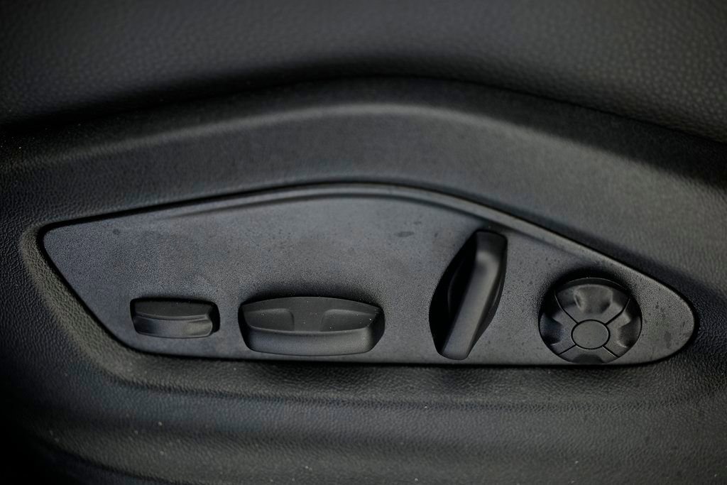 Certified 2025 Porsche Cayenne AWD/4WD image 24