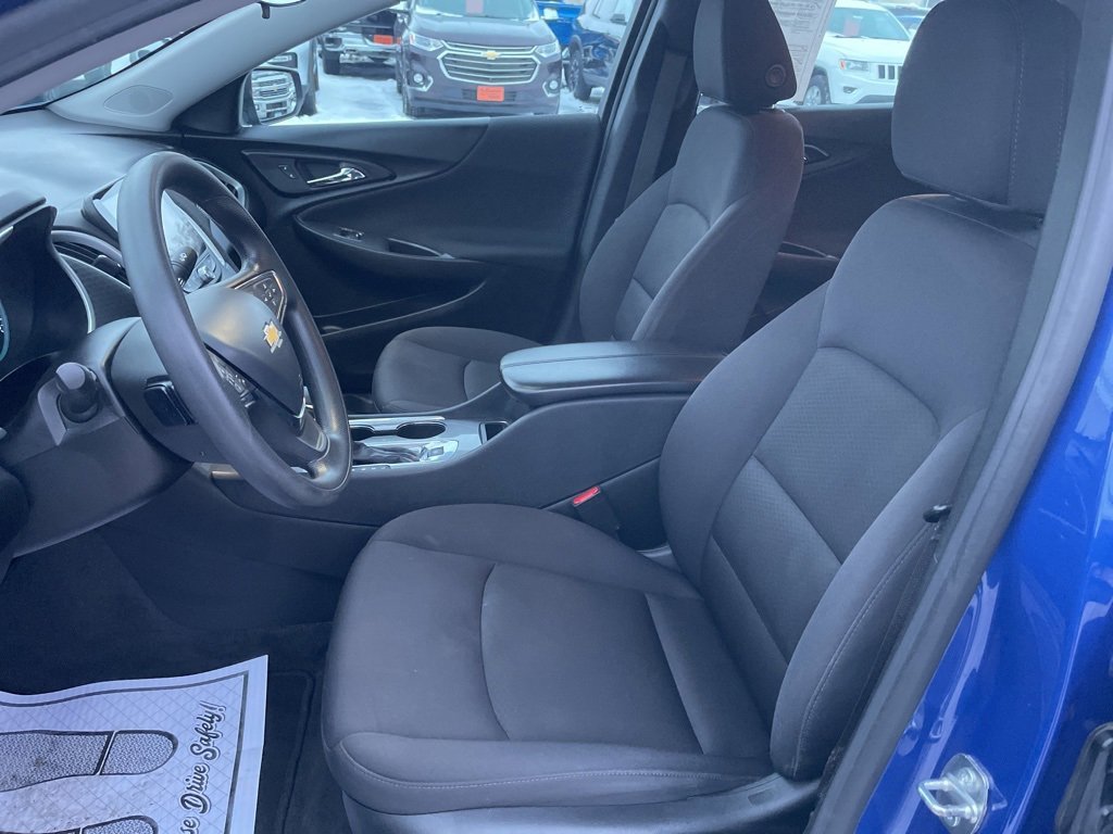 Used 2023 Chevrolet Malibu LT image 3