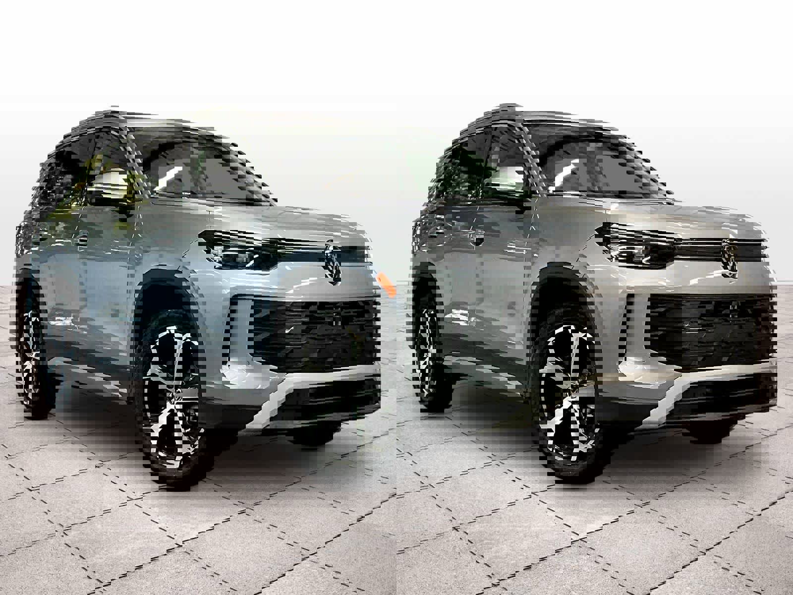 New 2026 Volkswagen Tiguan SE image 2