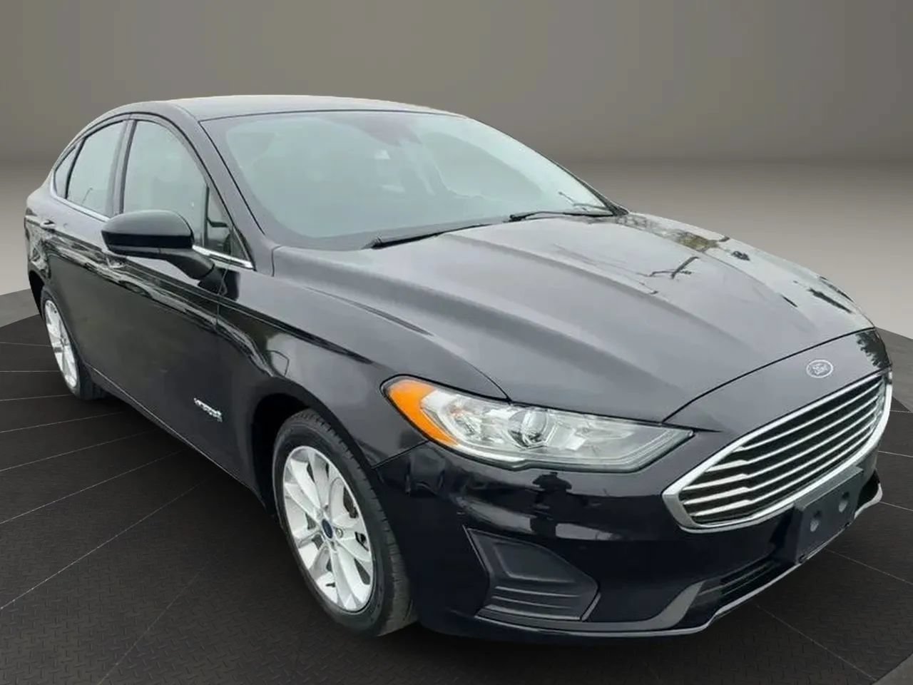 Used 2019 Ford Fusion SE FWD image 5