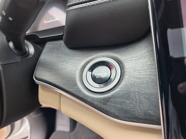 Certified 2024 Jeep Grand Cherokee Limited w/ Luxury Tech Group II AWD/4WD image 29