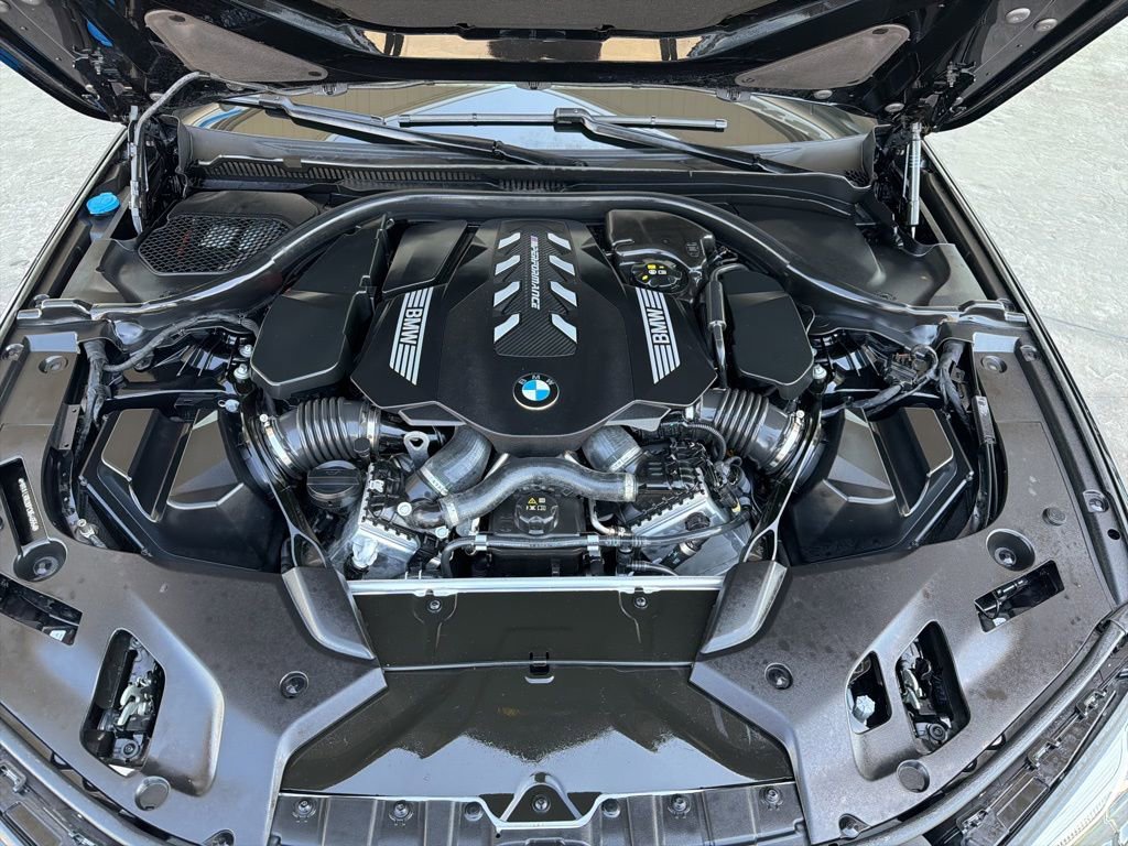 Used 2023 BMW M550i xDrive w/ Parking Assistance Package image 21