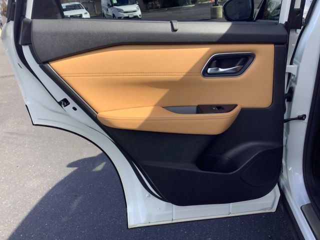 Used 2023 Nissan Rogue Platinum w/ Platinum Premium Package image 23